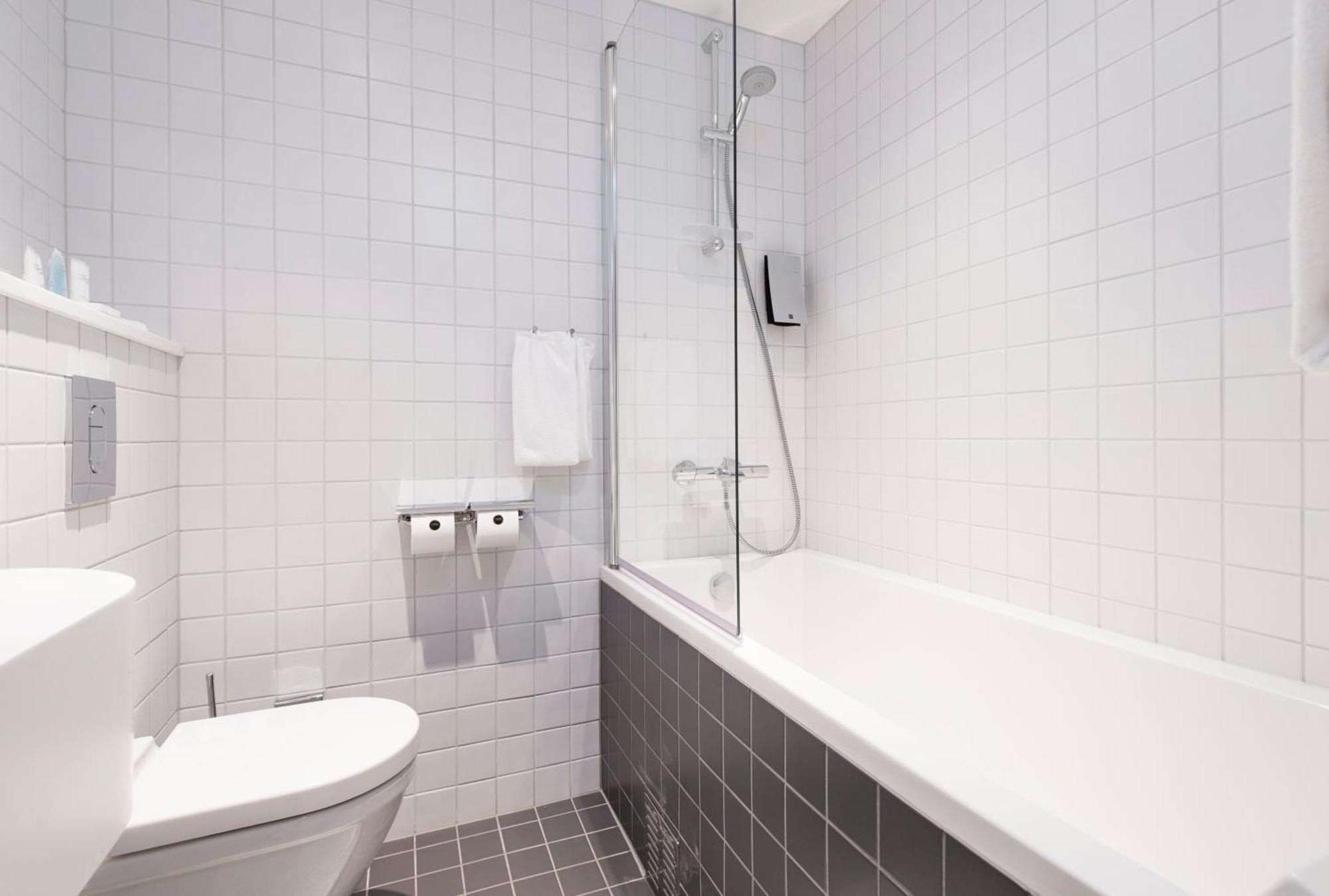 Double Room,1537646158:JPEG